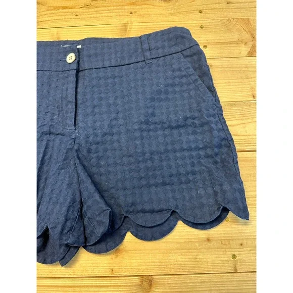 Crown & Ivy Womens Shelby Shorts Size 10 Blue Textured Scalloped Hem Casual - Picture 2 of 6